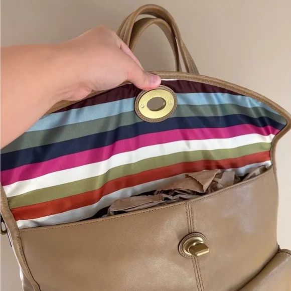 Coach Tan Leather Shoulder Bag with Pink Interior - Picture 3 of 5